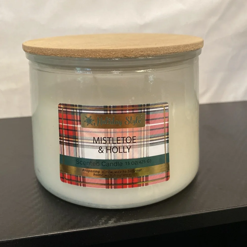 Holiday Style Mistletoe & Holly Scented Candle 15oz 3 Wick